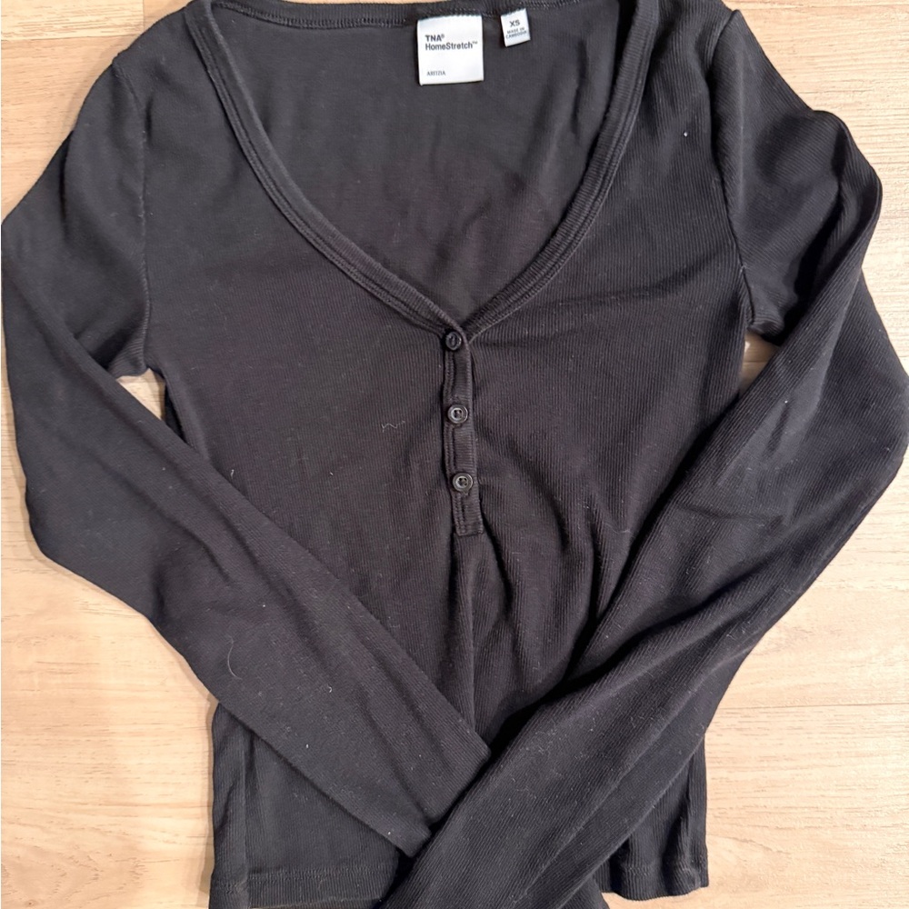 Aritzia Black Long Sleeve Buttoned Top